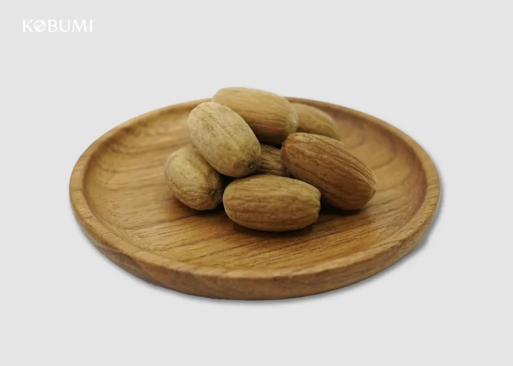 Oval Nutmeg by Kobumi